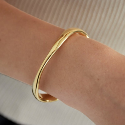 Classic Story Bangle – Gold