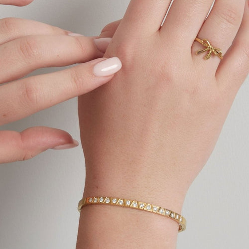 Spicy Diamond Bangle – Gold