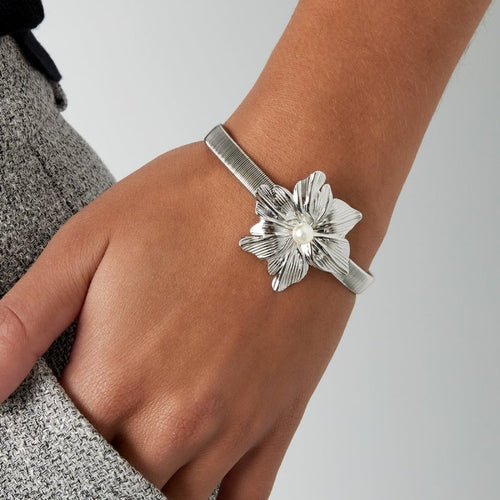 Blooming Flower Bangle – Gold