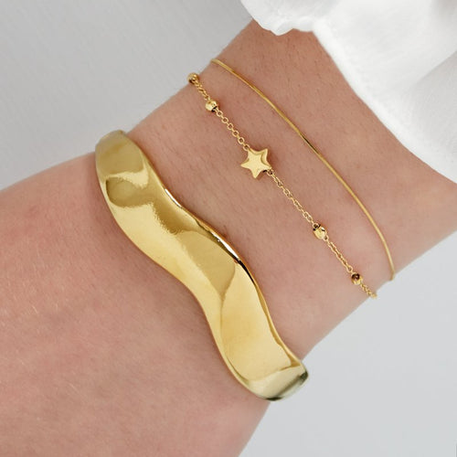 Wavy Bangle – Gold
