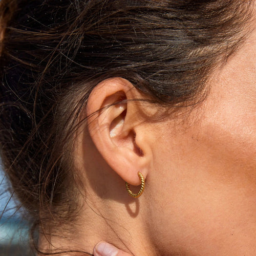 Gedrehte Huggie-Earrings